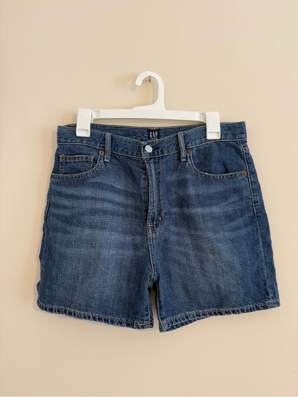 GAP Women’s 27 5” Relaxed Indigo Blue Denim Shorts